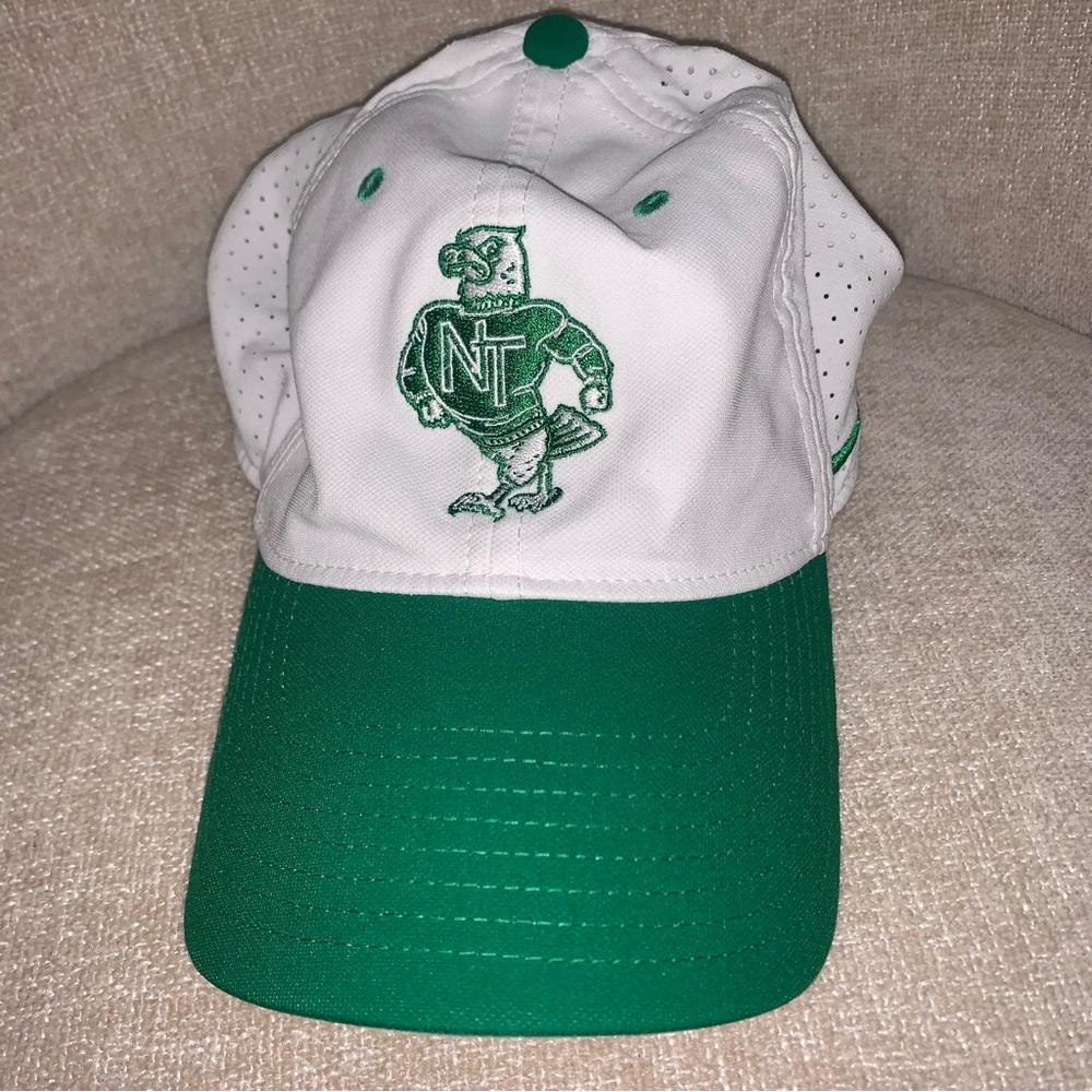 Nike athletic adjustable baseball White and Green Embroidered‎ NT Baseball Cap